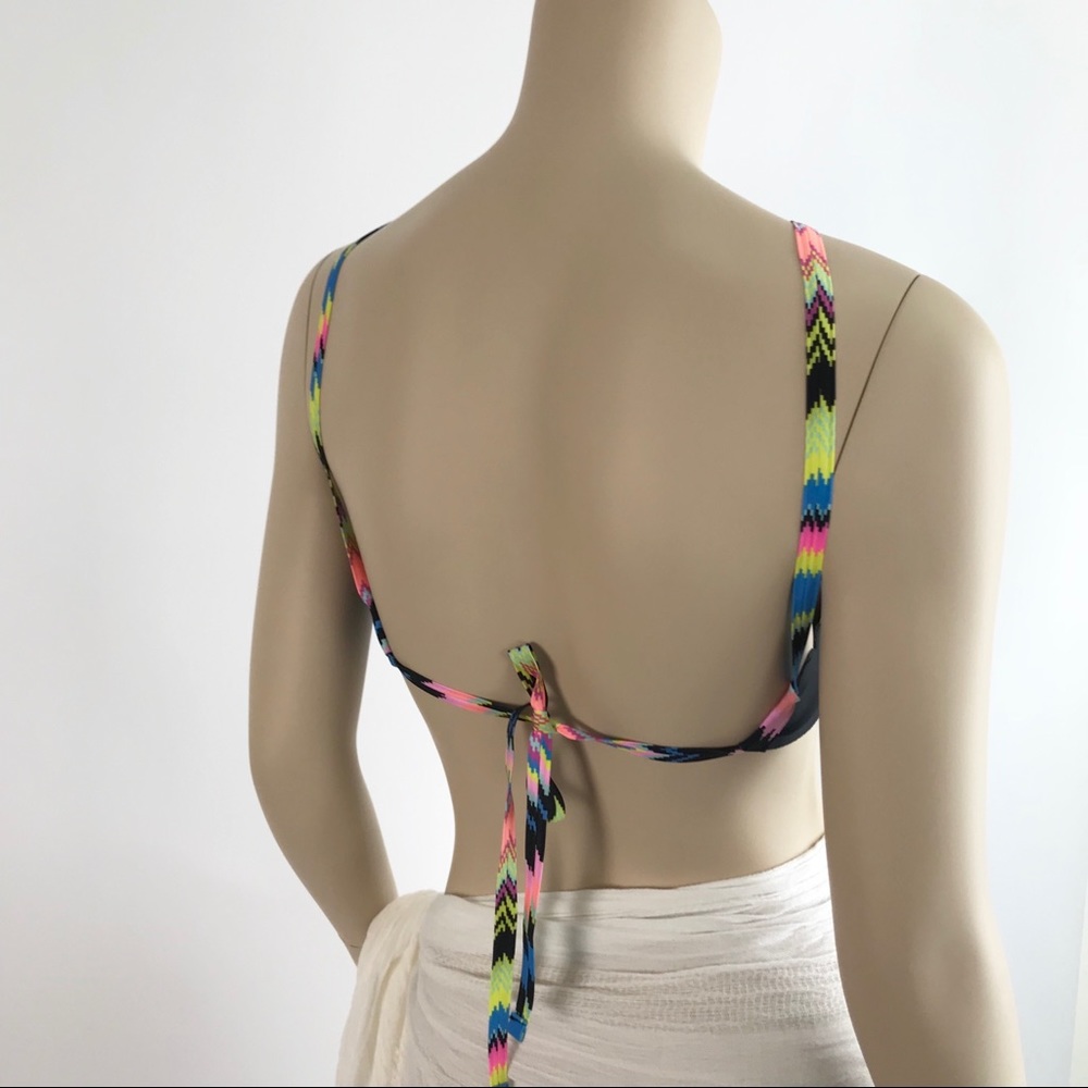 PilyQ Scallop Edge Zig Zag High Neck Bikini Top - Picture 5 of 8